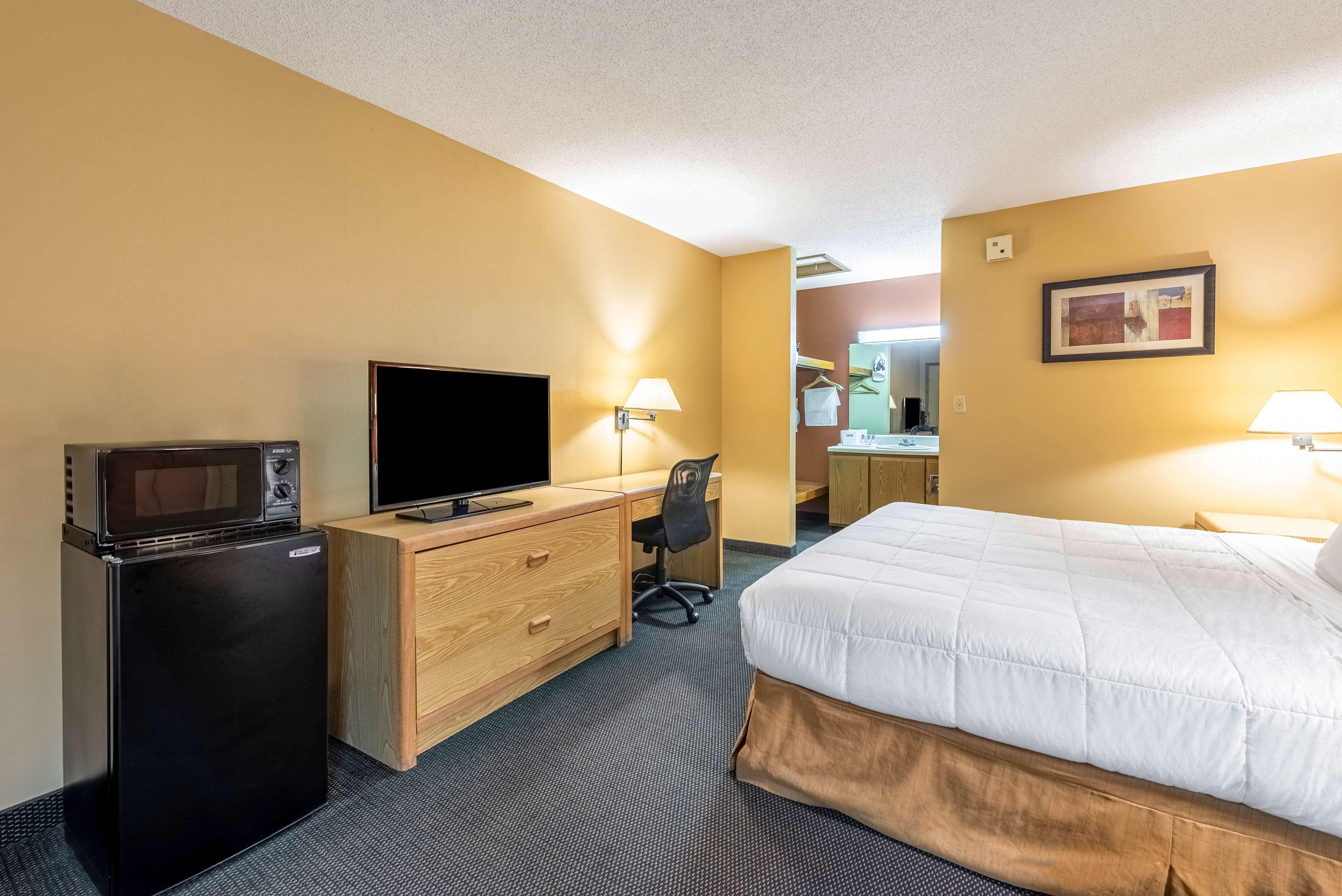 Americas Best Value Inn St. Marys Exterior photo