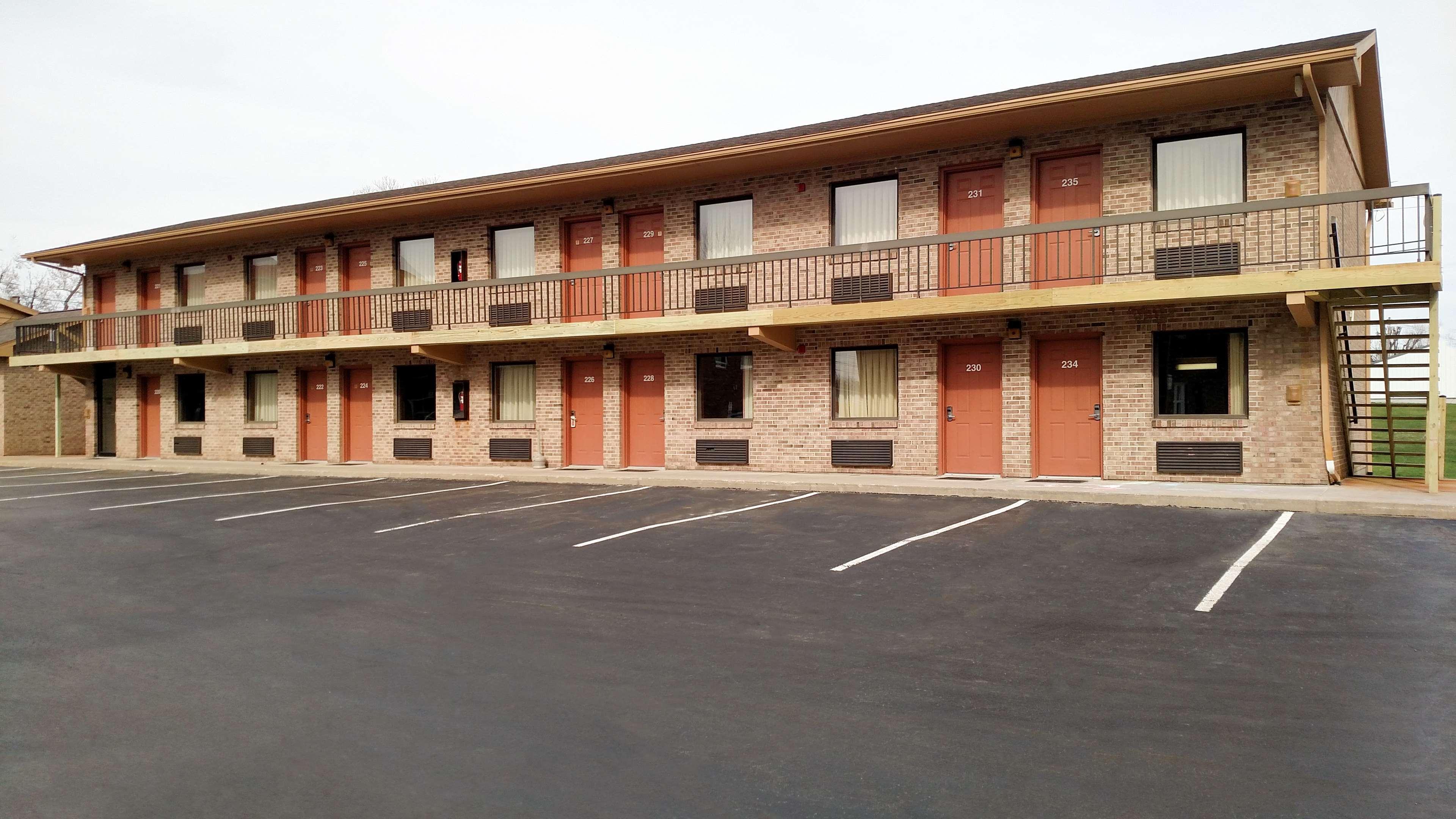 Americas Best Value Inn St. Marys Exterior photo