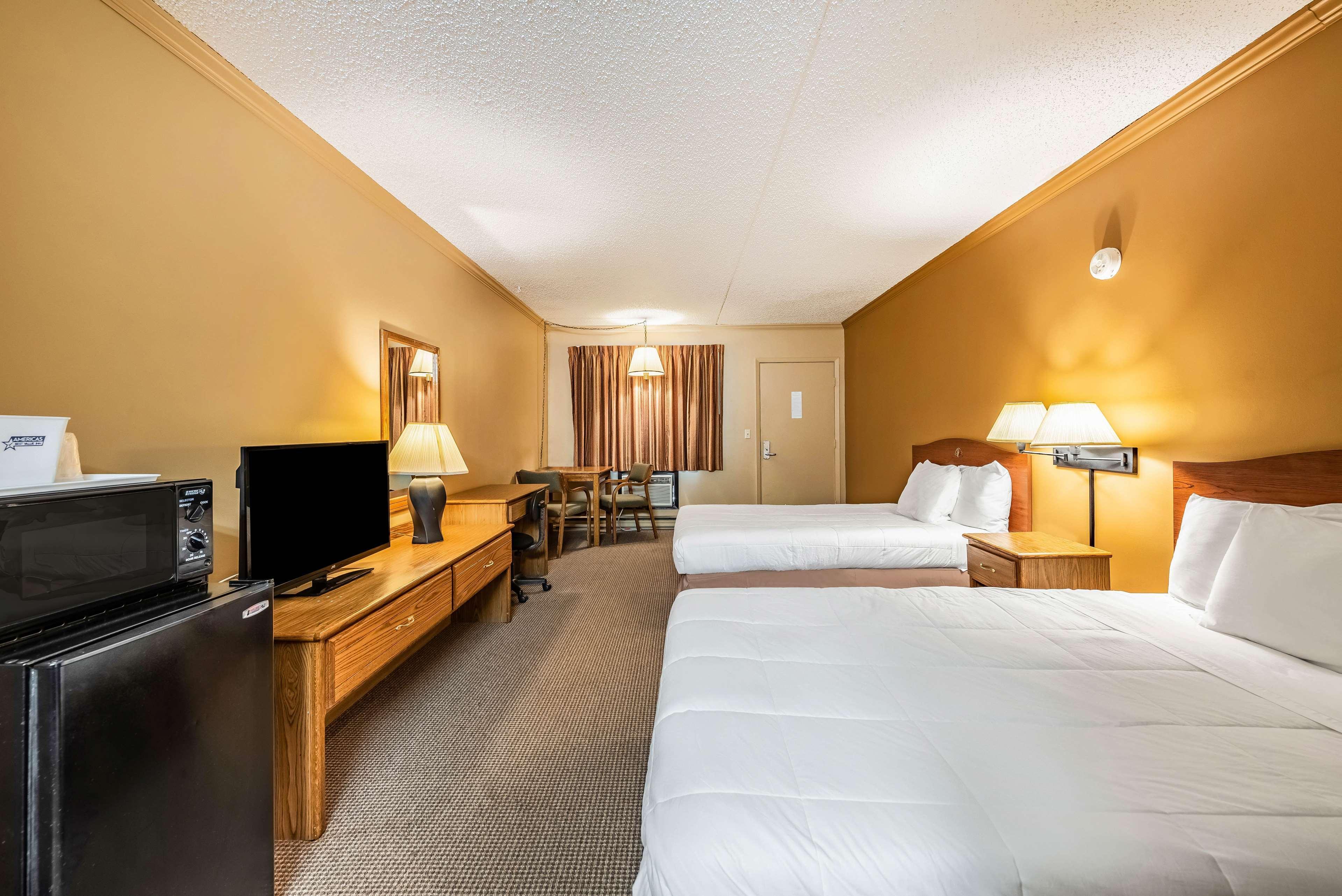 Americas Best Value Inn St. Marys Exterior photo