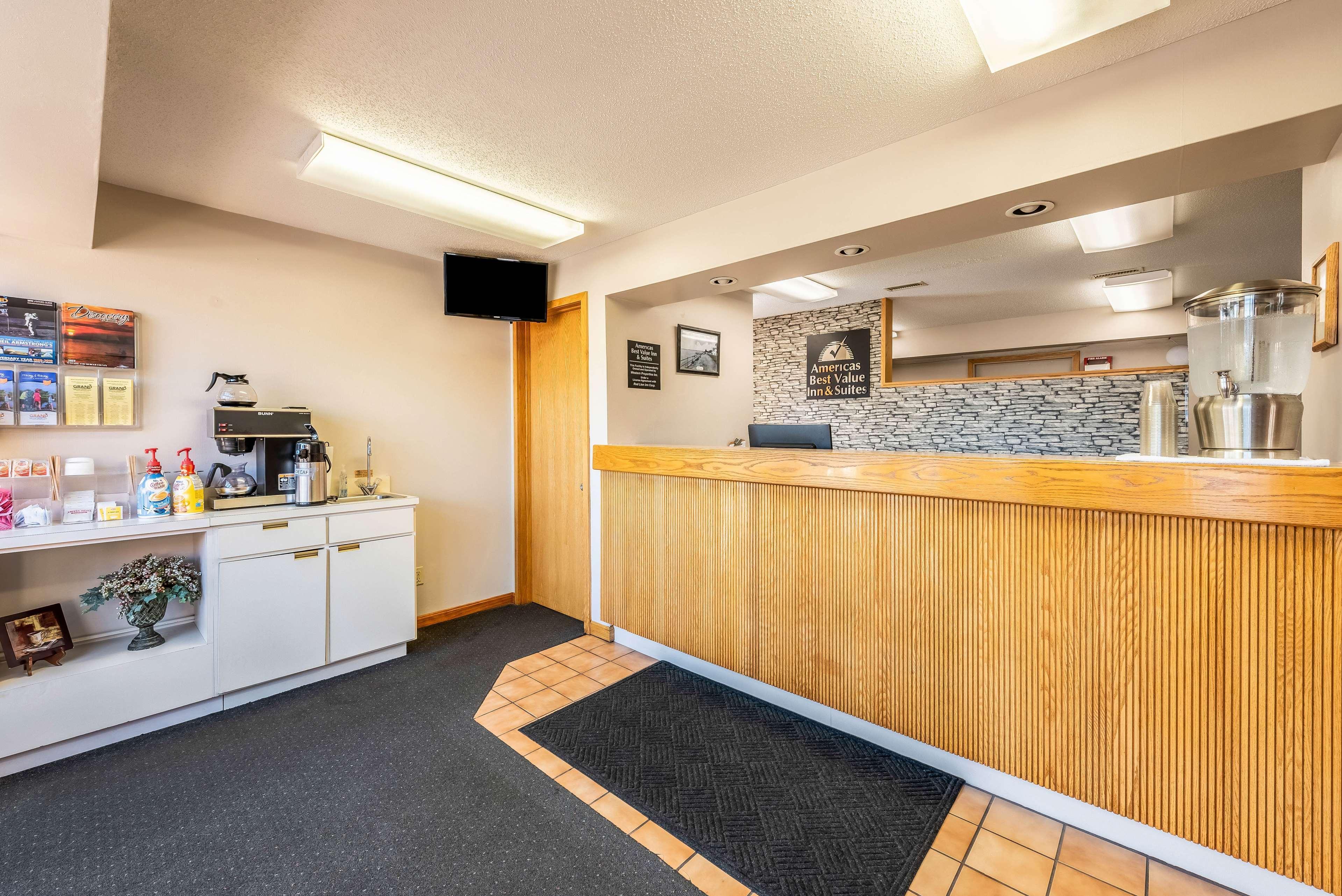 Americas Best Value Inn St. Marys Exterior photo