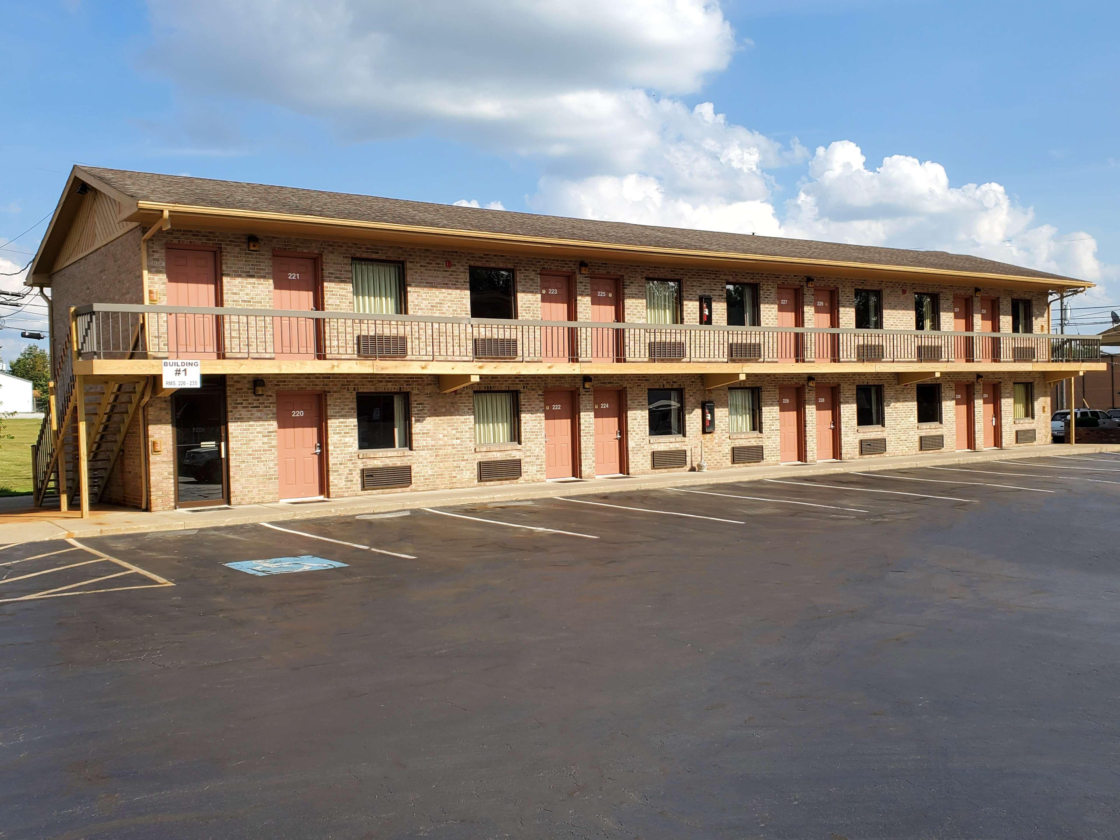 Americas Best Value Inn St. Marys Exterior photo
