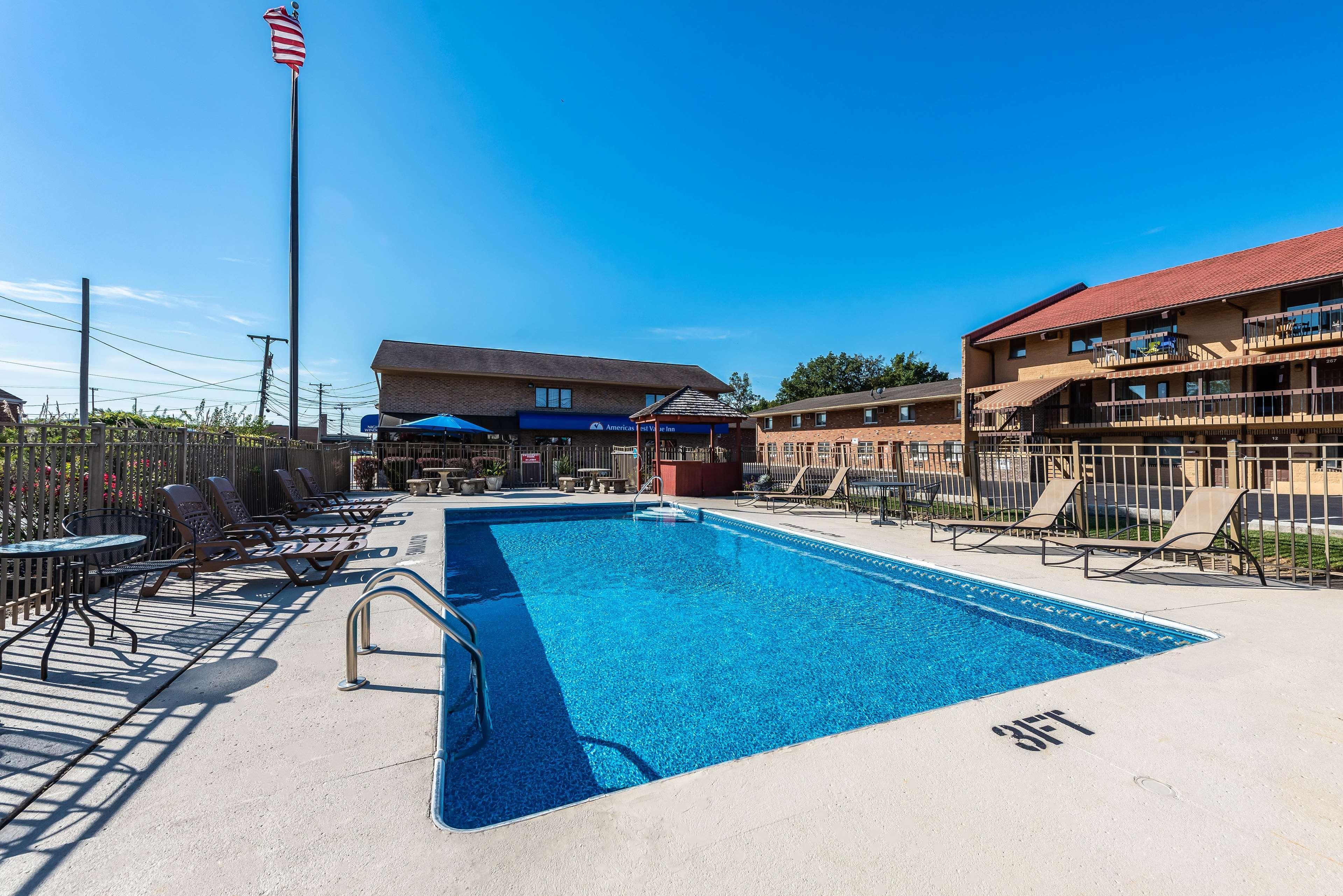 Americas Best Value Inn St. Marys Exterior photo